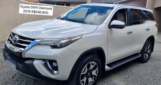 TOYOTA HILUX SW4 2.8 SRX DIAMOND 4X4 7 LUGARES 16V TURBO INTERCOOLER DIESEL 4P AUTOMÁTICO TOYOTA HILUX SW4 2.8 SRX DIAMOND 4X4 7 LUGARES 16V TURBO INTERCOOLER DIESEL 4P AUTOMÁTICO